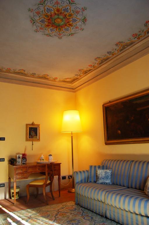 Palazzo Tucci Residenza D'Epoca Bed & Breakfast Lucca Rom bilde